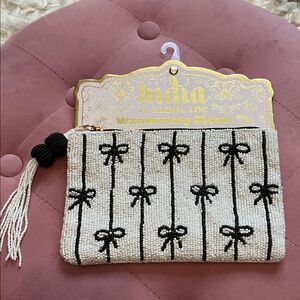 Handmade beaded bow travel pouch